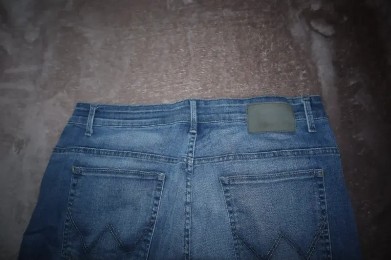 Jeans Wrangler azul para hombre en buen estado - 3