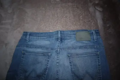 Jeans Wrangler azul para hombre en buen estado - miniatura 3
