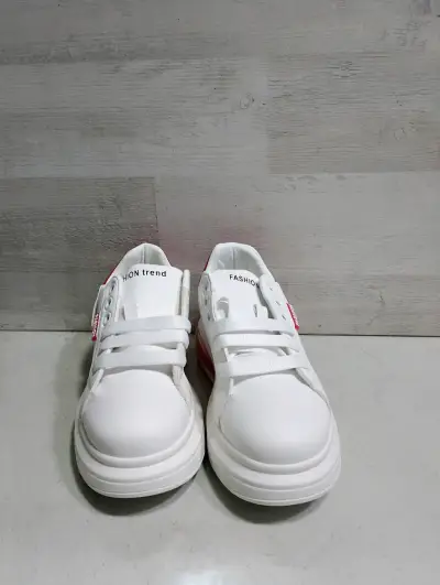 Zapatillas blancas con suela roja Fashion Trend - miniatura 1
