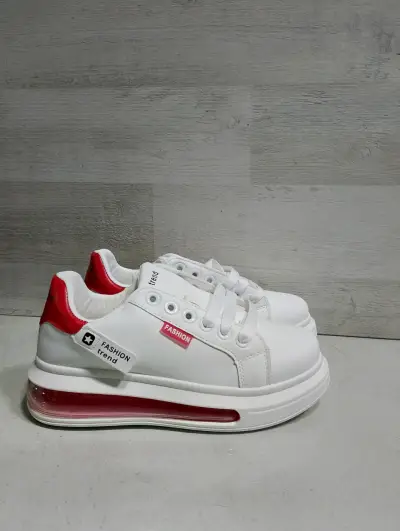 Zapatillas blancas con suela roja Fashion Trend - miniatura 2
