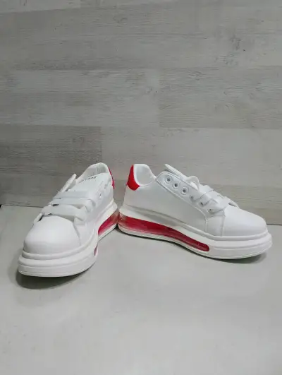 Zapatillas blancas con suela roja Fashion Trend - miniatura 3