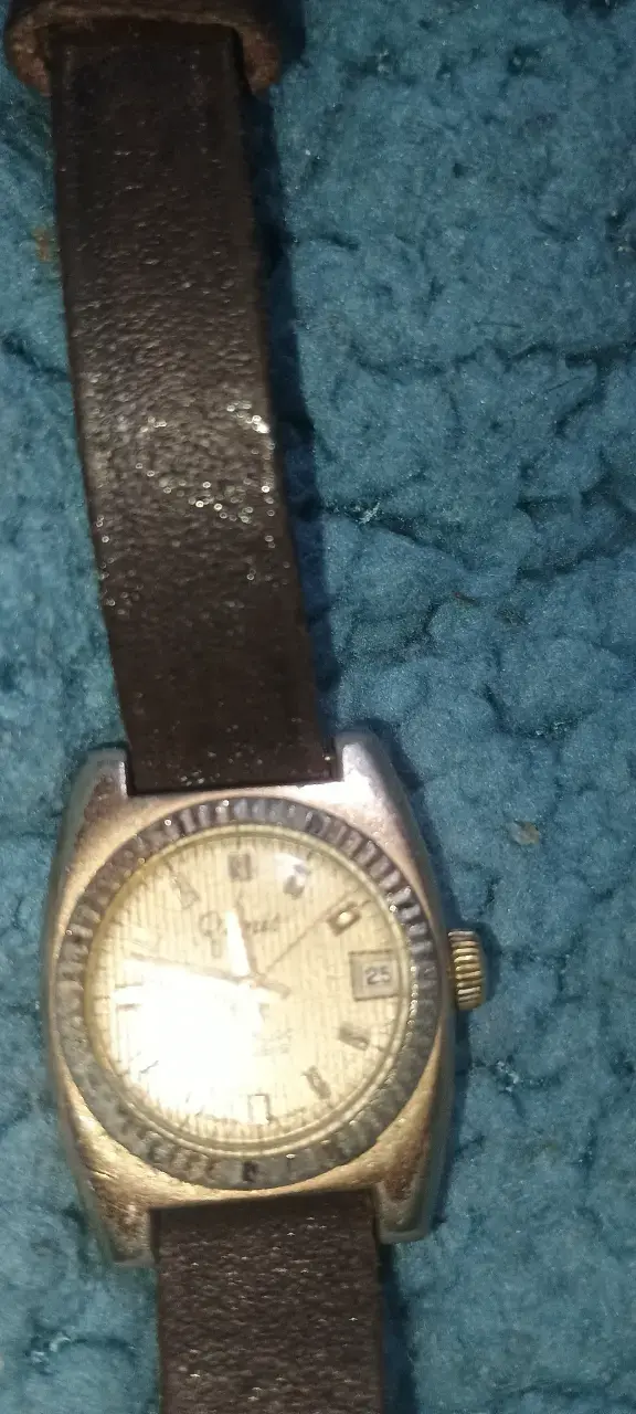 Reloj vintage con correa de cuero negro - 2