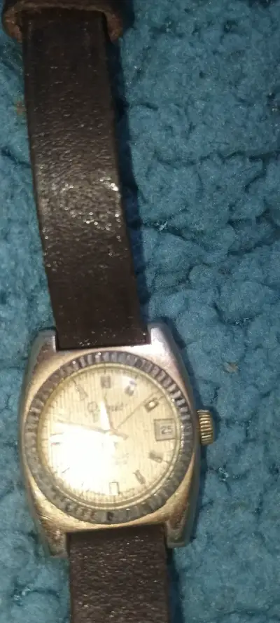 Reloj vintage con correa de cuero negro - miniatura 2
