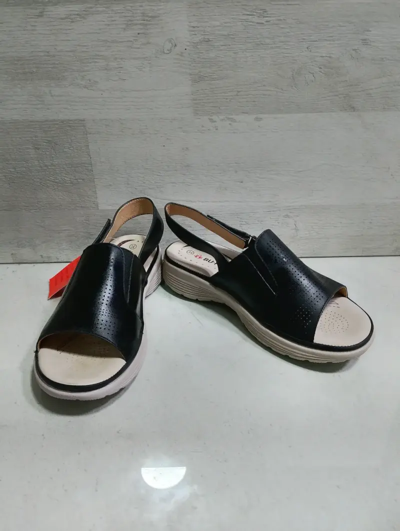 Sandalias negras de cuero para mujer - 2