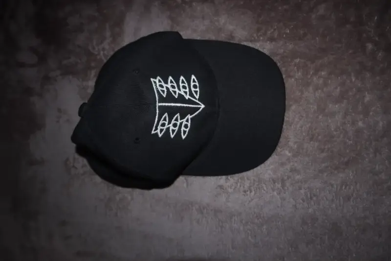 Gorra negra con diseño seele evangelion anime - 2