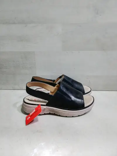 Sandalias negras de cuero para mujer - miniatura 3