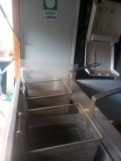 Carro de comida rápida con freidoras - miniatura 2
