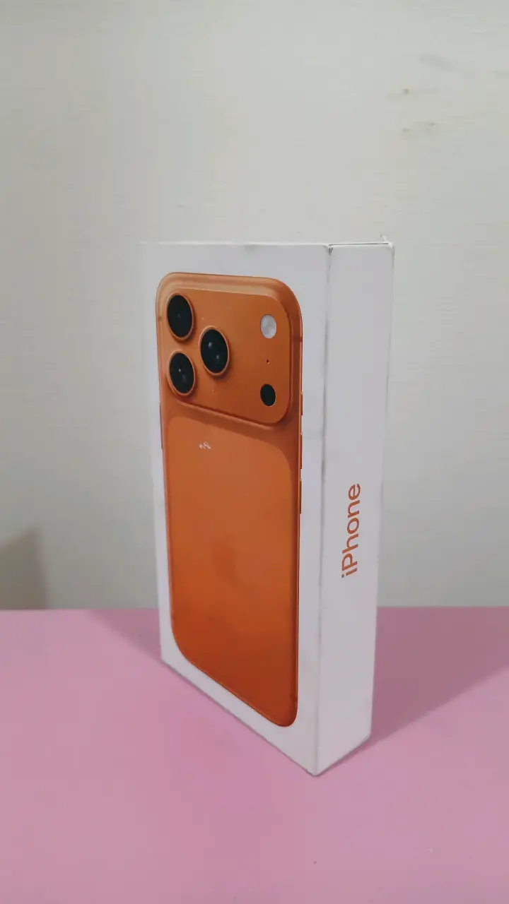 iPhone 17 Pro color naranja sellado en caja - 2