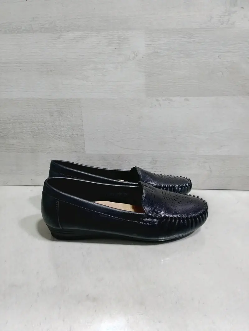 Mocasines negros de cuero para mujer - 2