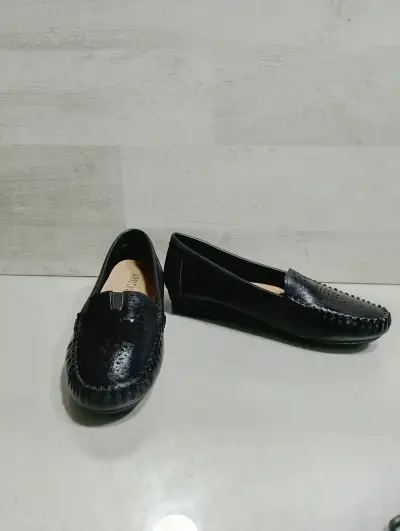 Mocasines negros de cuero para mujer - miniatura 3