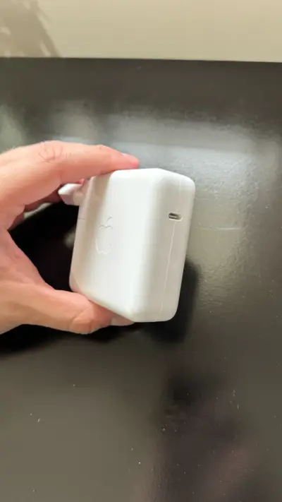 Cargador USB-C 67W Apple para MacBook - miniatura 2