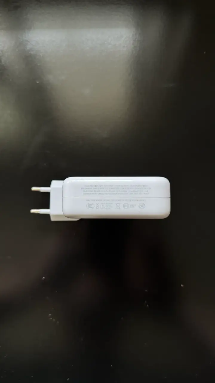 Cargador USB-C 67W Apple para MacBook - 4