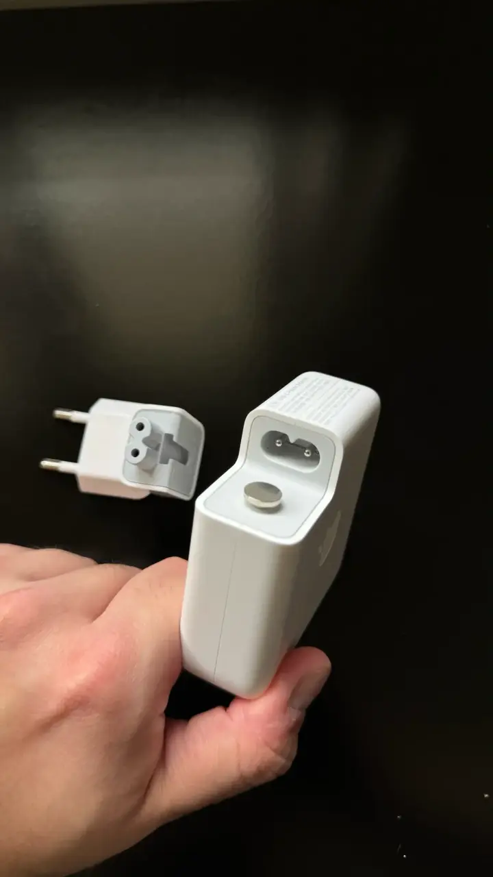 Cargador USB-C 67W Apple para MacBook - 5