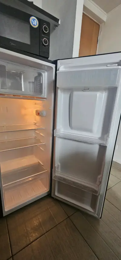Refrigerador Libero compacto con congelador - miniatura 1