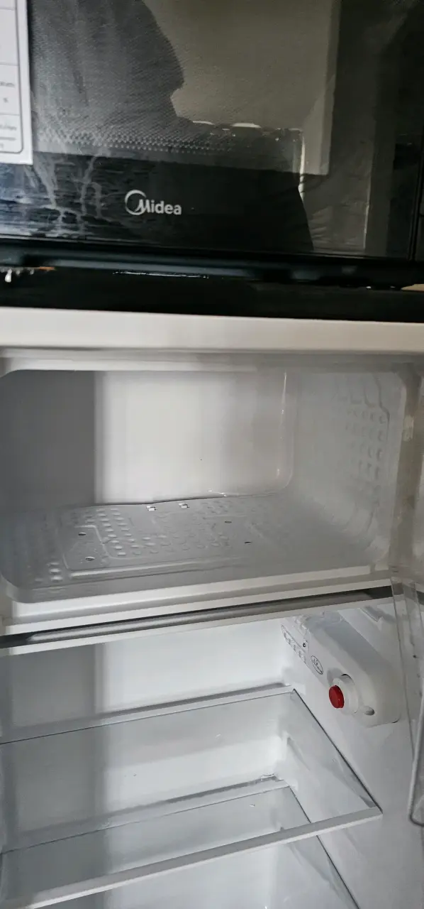 Refrigerador Libero compacto con congelador - 3