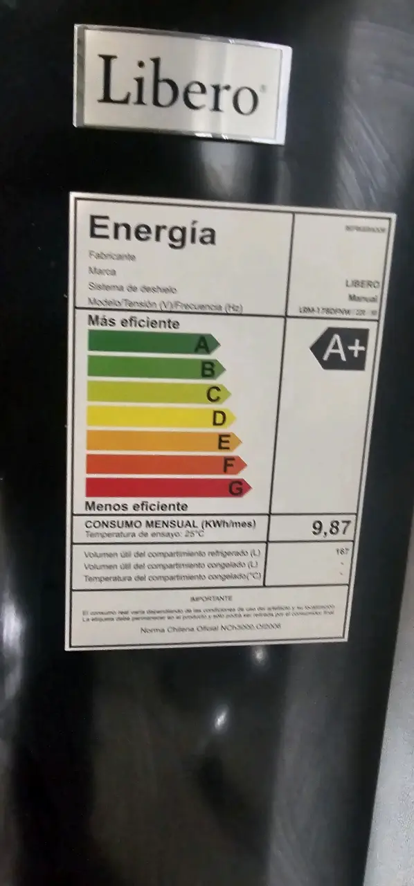 Refrigerador Libero compacto con congelador - 4