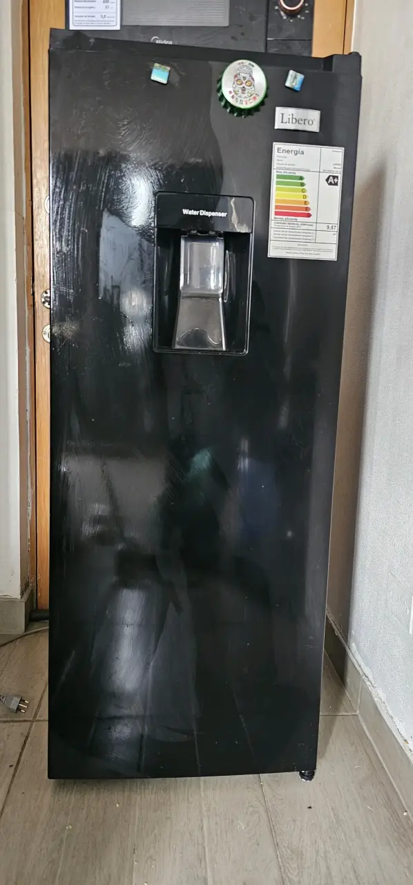Refrigerador Libero compacto con congelador - 5