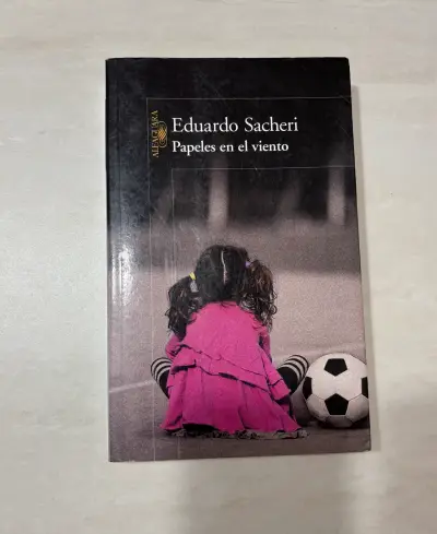 Libro 'Papeles en el viento' de Eduardo Sacheri - miniatura 1
