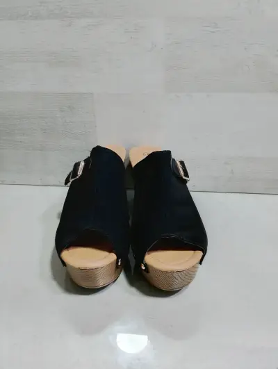 Sandalias negras con plataforma - miniatura 1