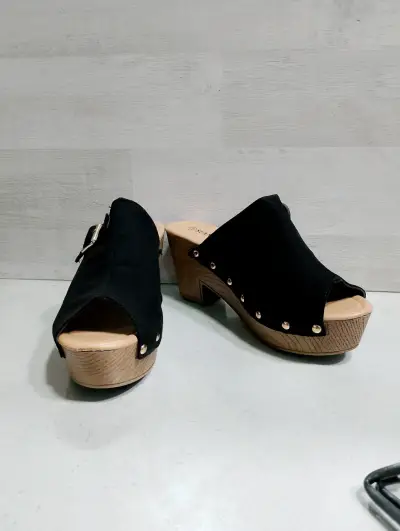 Sandalias negras con plataforma - miniatura 3