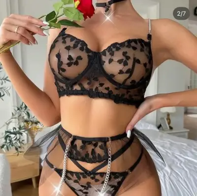 Conjunto de lencería transparente negro con encaje floral - miniatura 1