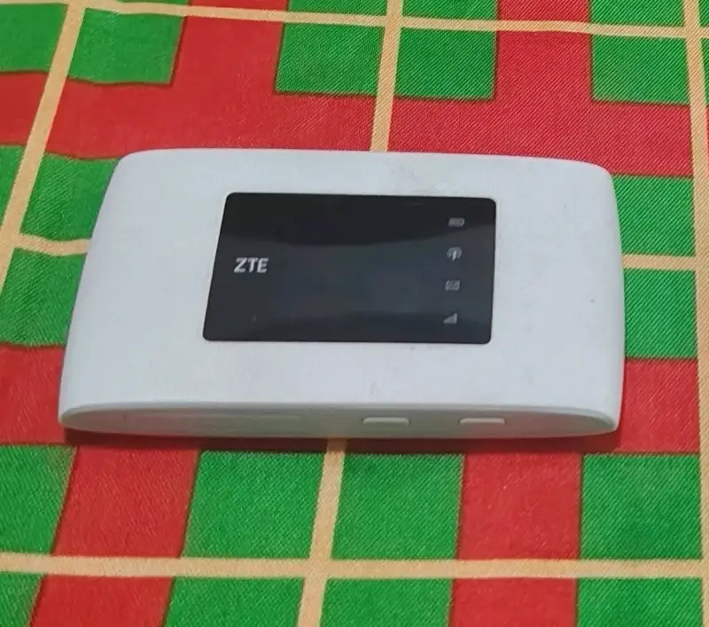 Router portátil ZTE MF920U con cargador - 2