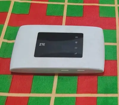 Router portátil ZTE MF920U con cargador - miniatura 2