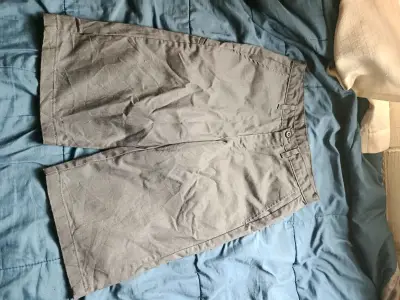 Bermudas grises para hombre en buen estado - miniatura 1