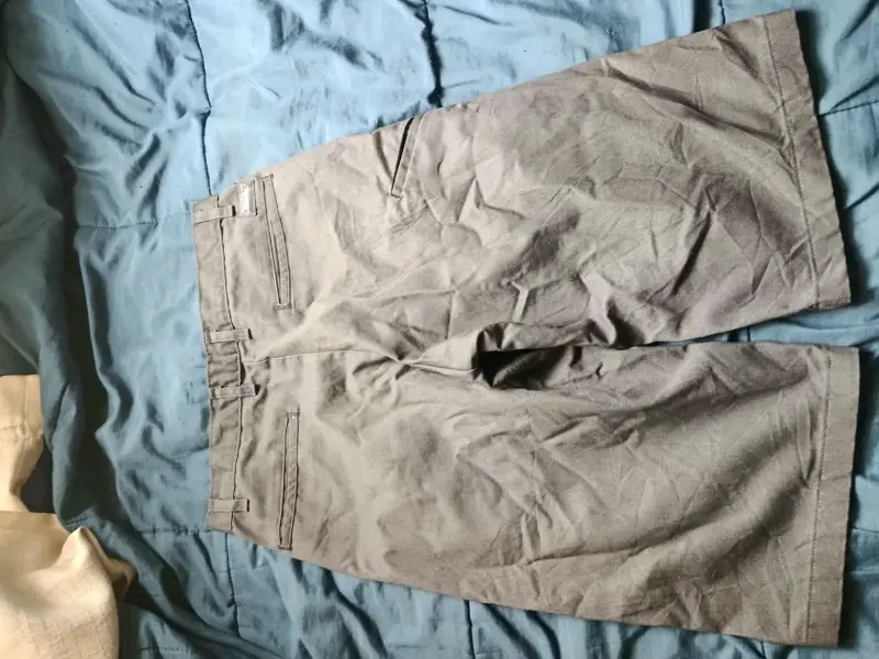 Bermudas grises para hombre en buen estado - 2