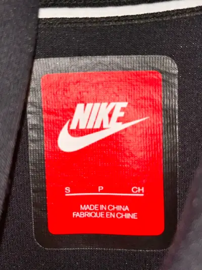 Polerón Nike negro con capucha y cierre - miniatura 3