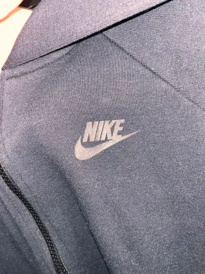 Polerón Nike negro con capucha y cierre - miniatura 4