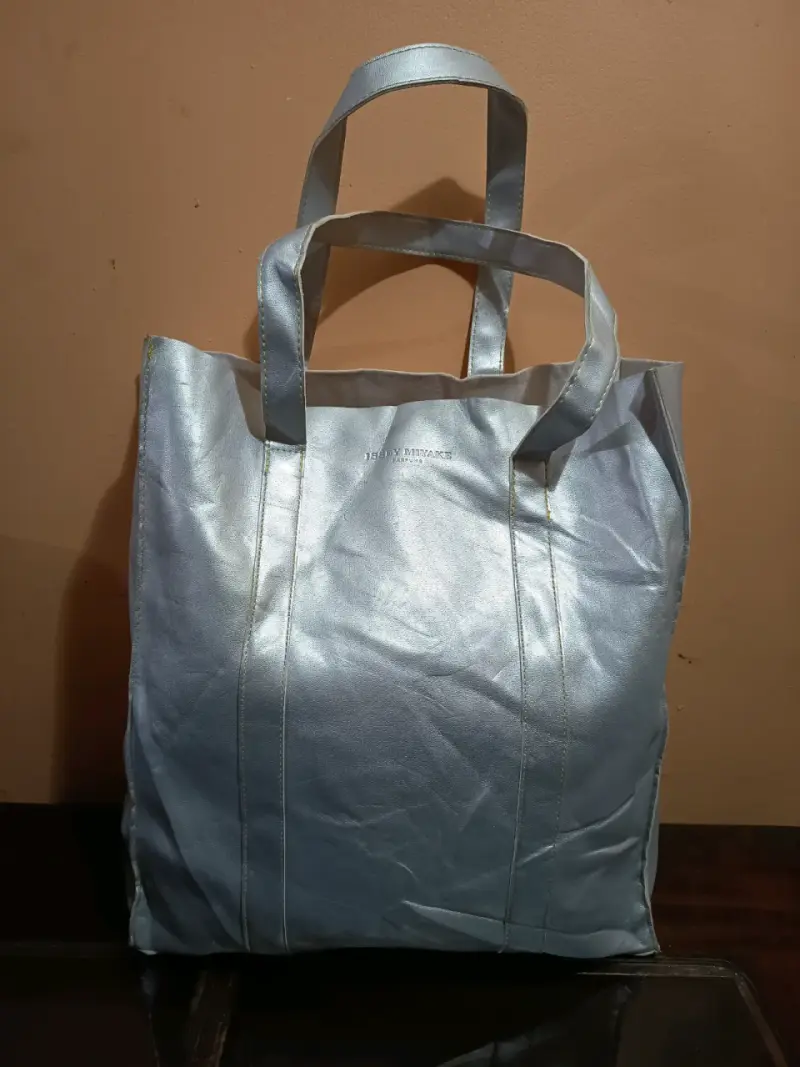 Bolso de mano plateado Issey Miyake - 1