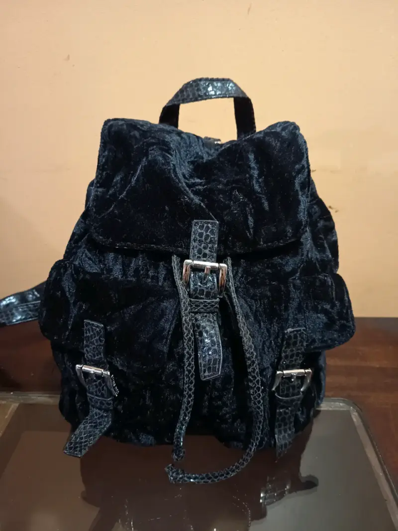 Mochila Steve Madden de terciopelo negro - 2