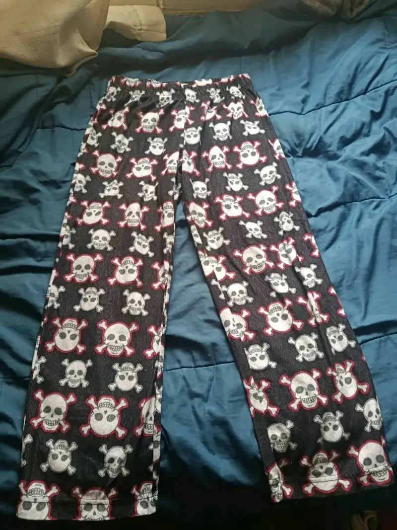 Pantalones de pijama con estampado de calaveras