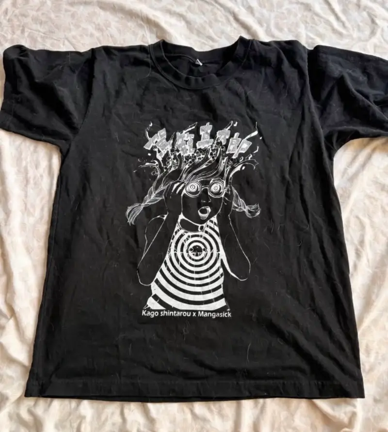 Polera original con diseño de Shintaro Kago