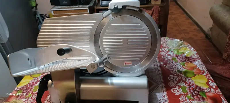 Cortadora de fiambres profesional de acero inoxidable - 1