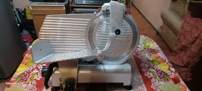 Cortadora de fiambres profesional de acero inoxidable - miniatura 2