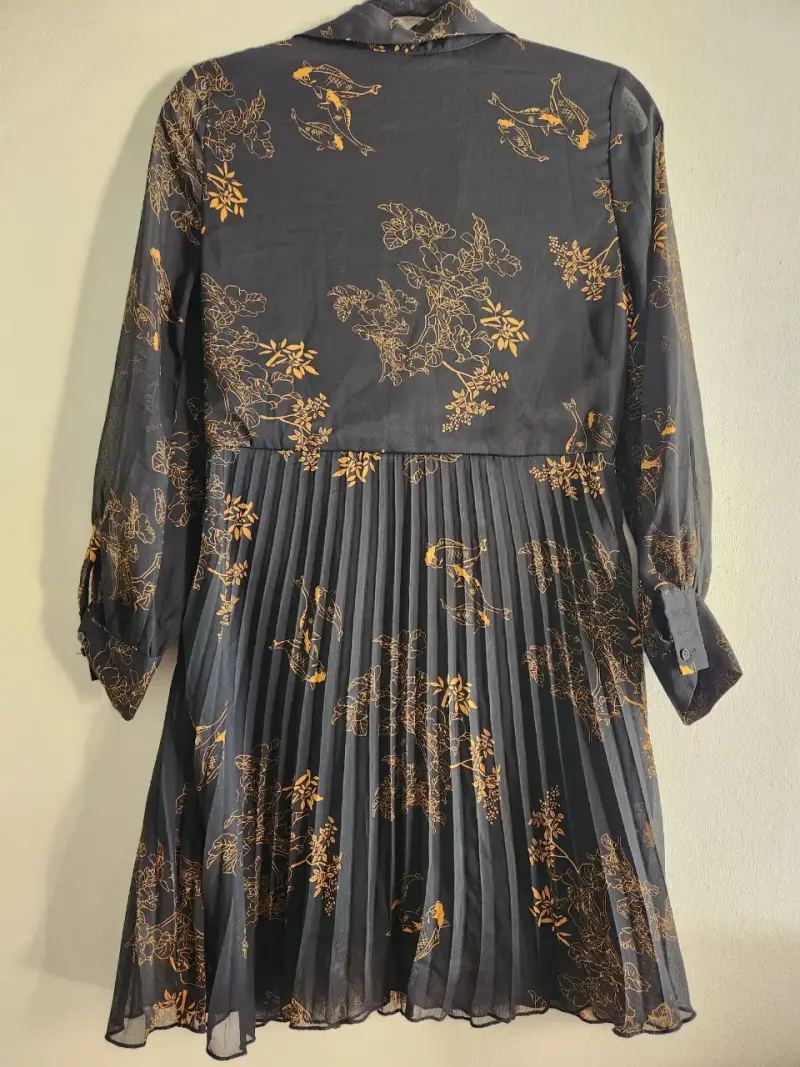 Vestido corto negro con estampado floral - 3