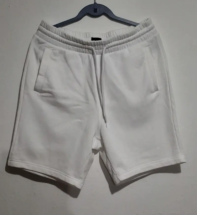 Polera amarilla y Short blanco. Dos prendas. - 3