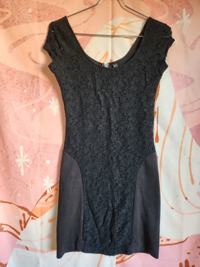 Vestido corto negro con encaje para mujer - 2