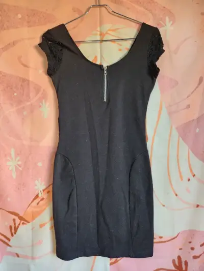 Vestido corto negro con encaje para mujer - miniatura 4