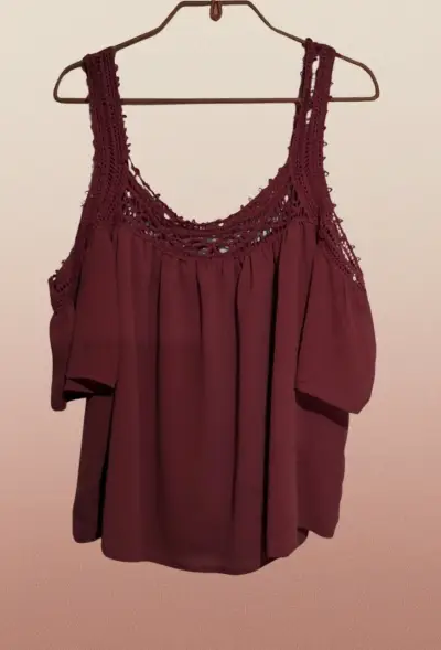 Conjunto de blusa y pantalón burdeos. - miniatura 4