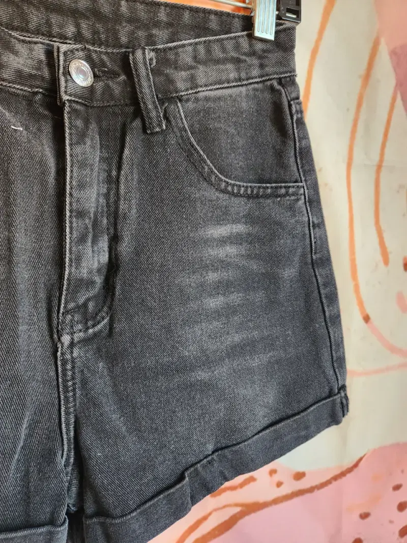 Shorts de mezclilla negros para mujer - 4