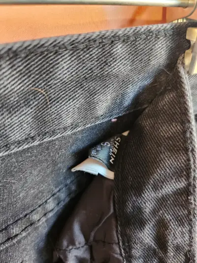 Shorts de mezclilla negros para mujer - miniatura 6