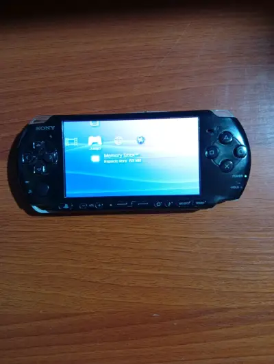 Consola portátil Sony PSP con cargador - miniatura 2