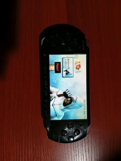 Consola portátil Sony PSP con cargador - miniatura 3