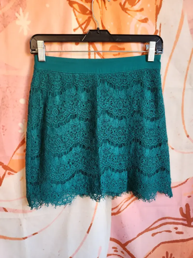 Falda corta de encaje verde para mujer - 3