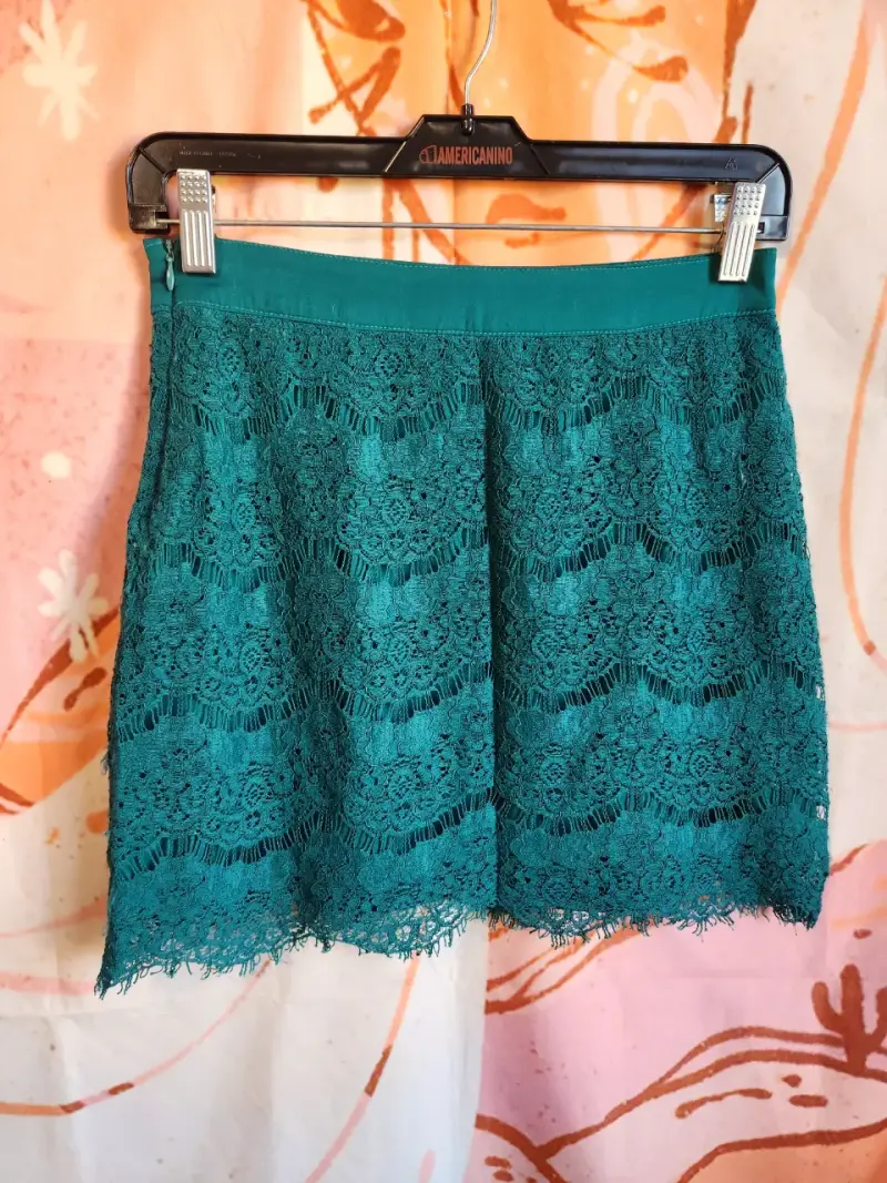 Falda corta de encaje verde para mujer - 4