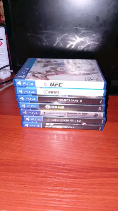 Lote de Juegos PS4: UFC, FIFA, Gran Turismo y Más - miniatura 1