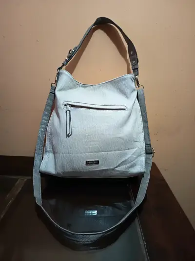 Cartera tipo hobo marca Jessica Simpson - miniatura 1